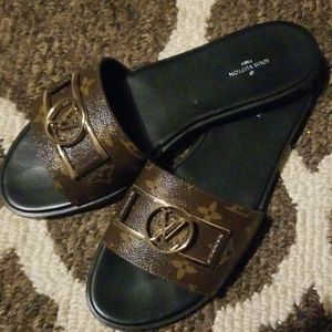 Selling because I purchased them n they're a small